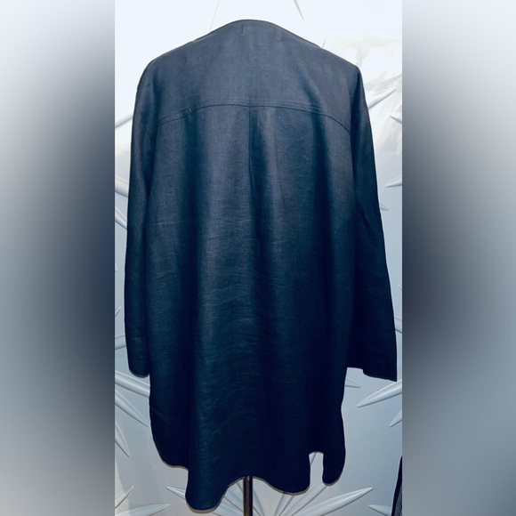 EUC Ellen Tracy SZ 2X navy blue 100% linen top w/gold accents/bust 54”, PTP 27” - Picture 2 of 10